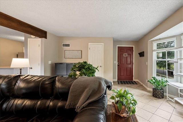 8333 LOWELL Avenue 3, Overland Park, KS 66212
