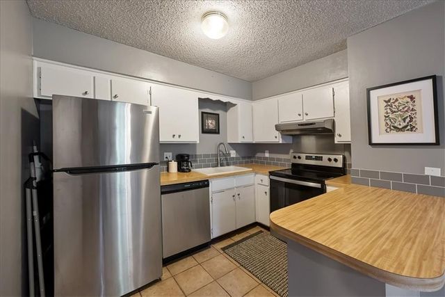 8333 LOWELL Avenue 3, Overland Park, KS 66212