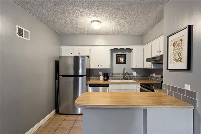 8333 LOWELL Avenue 3, Overland Park, KS 66212