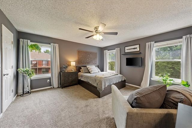 8333 LOWELL Avenue 3, Overland Park, KS 66212