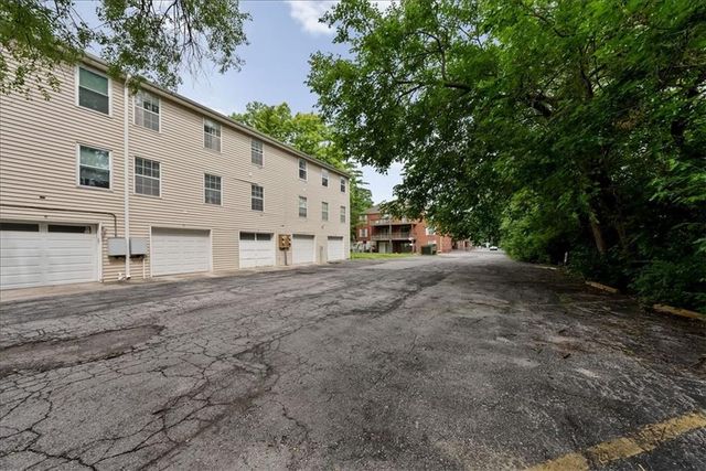 8333 LOWELL Avenue 3, Overland Park, KS 66212