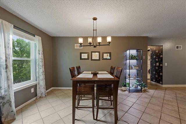 8333 LOWELL Avenue 3, Overland Park, KS 66212