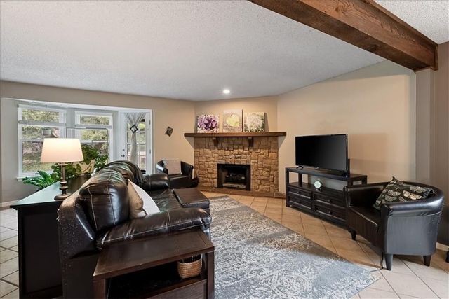 8333 LOWELL Avenue 3, Overland Park, KS 66212