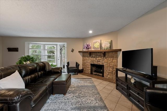 8333 LOWELL Avenue 3, Overland Park, KS 66212