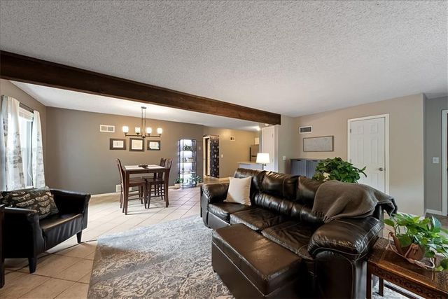 8333 LOWELL Avenue 3, Overland Park, KS 66212