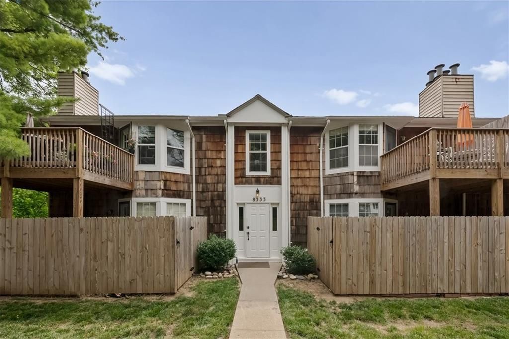 8333 LOWELL Avenue 3, Overland Park, KS 66212