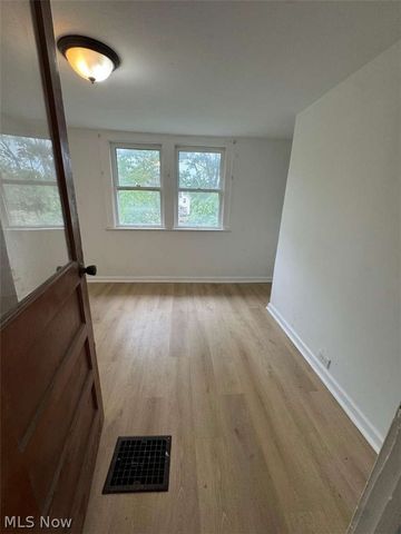 426 E 160 Street, Cleveland, OH 44110