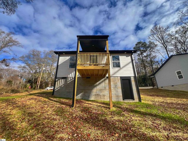 279 Law Street, Woodruff, SC 29388