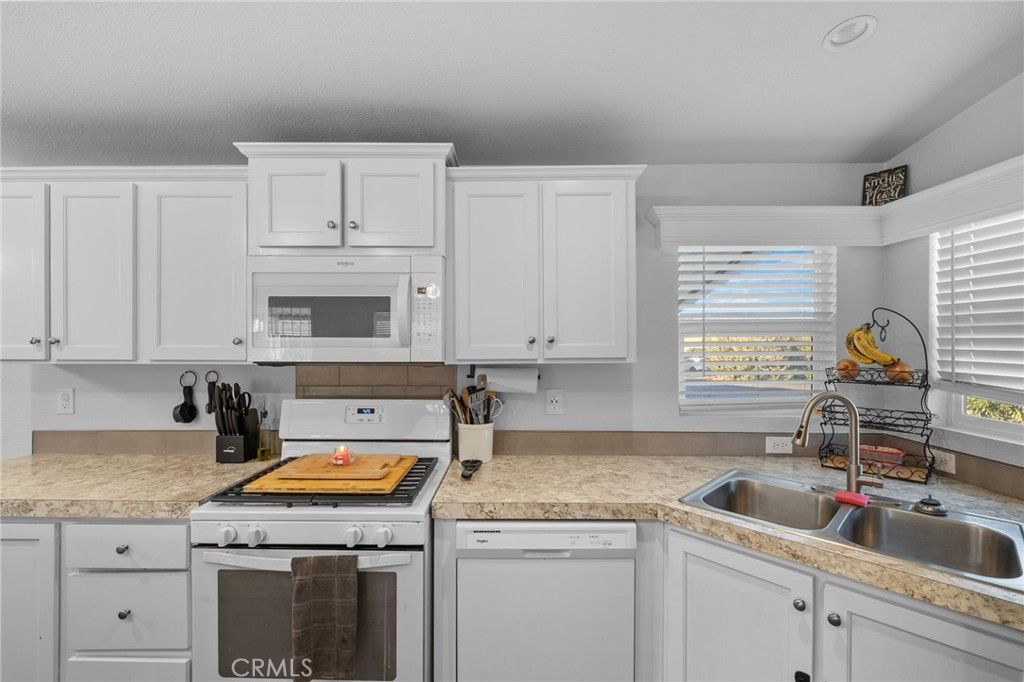 Image 19 of property listing at 1536 S State Street 36, Hemet, CA 92543