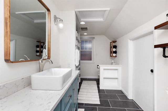 4217 Franklin Avenue, Des Moines, IA 50310