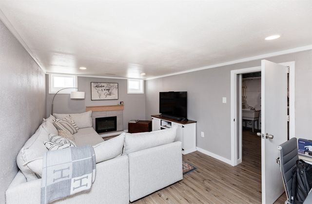 4217 Franklin Avenue, Des Moines, IA 50310