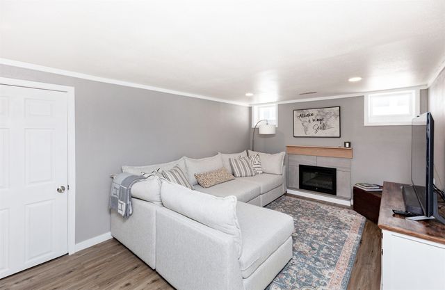 4217 Franklin Avenue, Des Moines, IA 50310