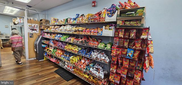 6-6 CHESTER PIKE, Darby, PA 19023