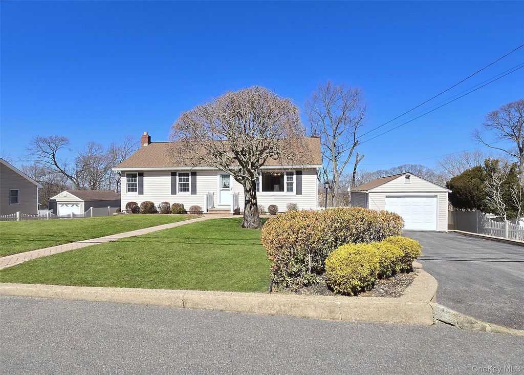 5 Hancock Street, Smithtown, NY 11787