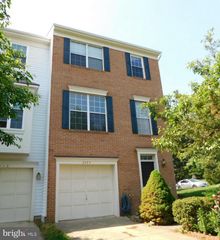 2484 CLOVER FIELD CIR, Herndon, VA 20171