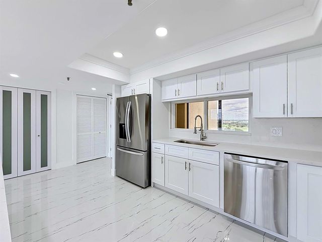 2480 Presidential Way 902, West Palm Beach, FL 33401