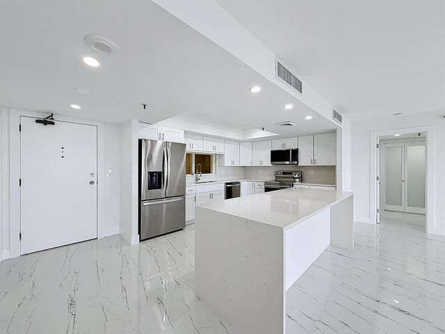 2480 Presidential Way 902, West Palm Beach, FL 33401