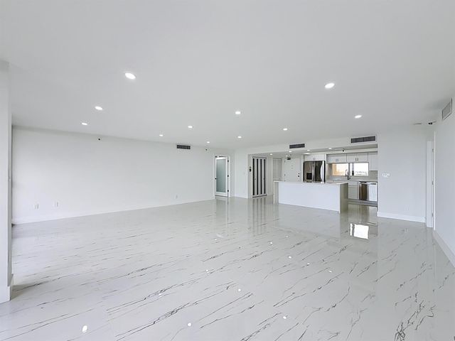 2480 Presidential Way 902, West Palm Beach, FL 33401