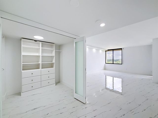 2480 Presidential Way 902, West Palm Beach, FL 33401