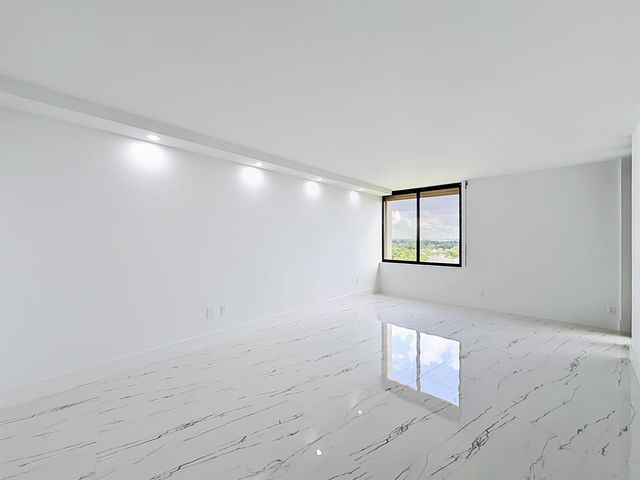 2480 Presidential Way 902, West Palm Beach, FL 33401