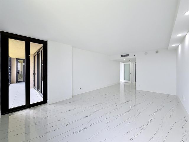 2480 Presidential Way 902, West Palm Beach, FL 33401
