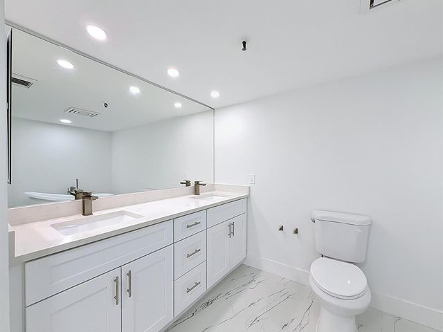 2480 Presidential Way 902, West Palm Beach, FL 33401