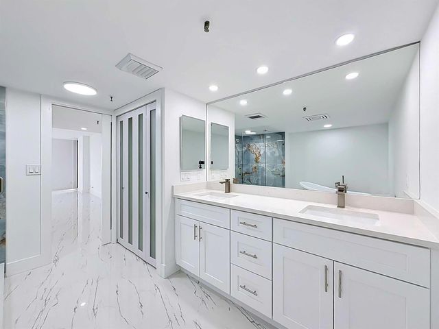 2480 Presidential Way 902, West Palm Beach, FL 33401