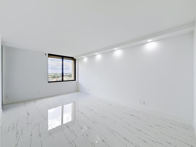 2480 Presidential Way 902, West Palm Beach, FL 33401