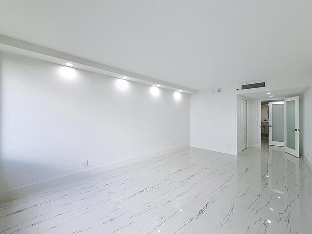 2480 Presidential Way 902, West Palm Beach, FL 33401