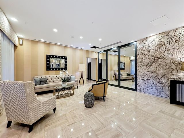 2480 Presidential Way 902, West Palm Beach, FL 33401