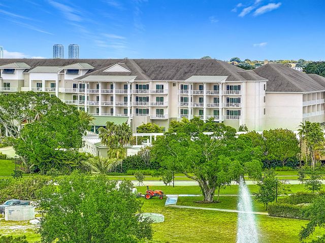 2480 Presidential Way 902, West Palm Beach, FL 33401