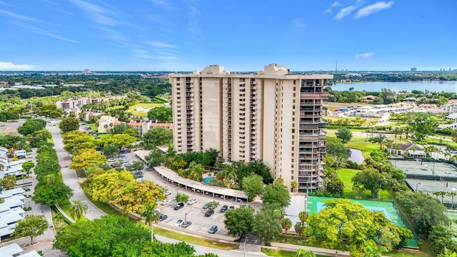 2480 Presidential Way 902, West Palm Beach, FL 33401
