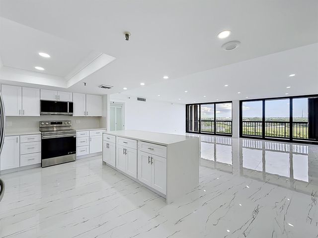 2480 Presidential Way 902, West Palm Beach, FL 33401