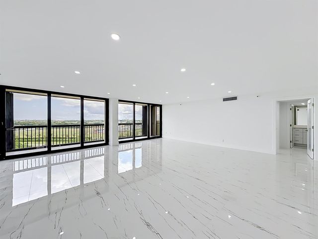 2480 Presidential Way 902, West Palm Beach, FL 33401