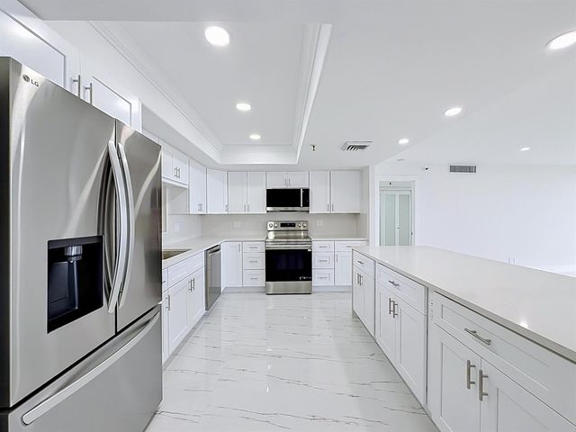 2480 Presidential Way 902, West Palm Beach, FL 33401