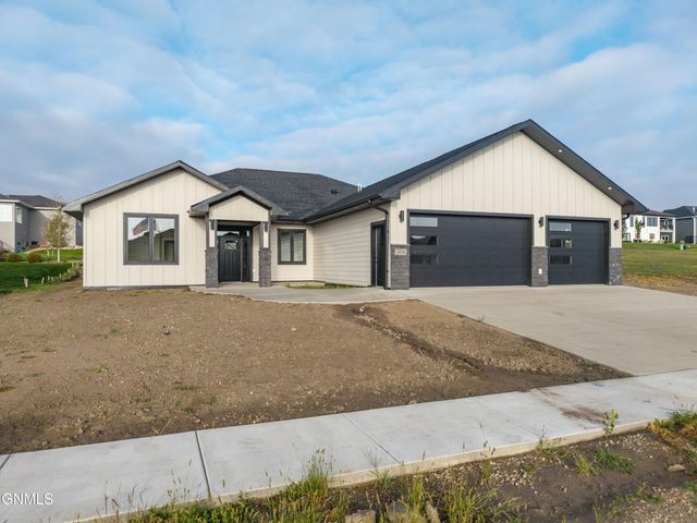 3926 Herd Place, Bismarck, ND 58503 property photo
