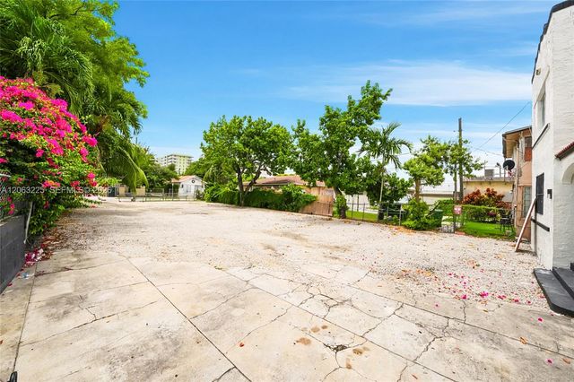 1145 NW 4th St APT 1, Miami, FL 33128