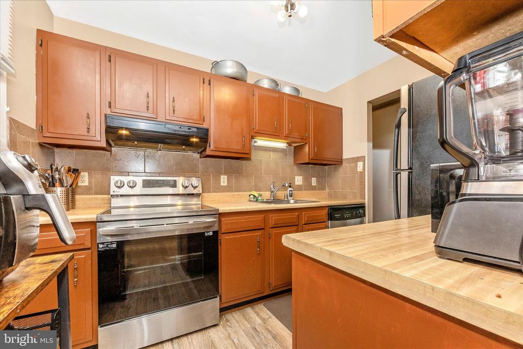 Image 11 of property listing at 274 LONGFORD DR, Frederick, MD 21702