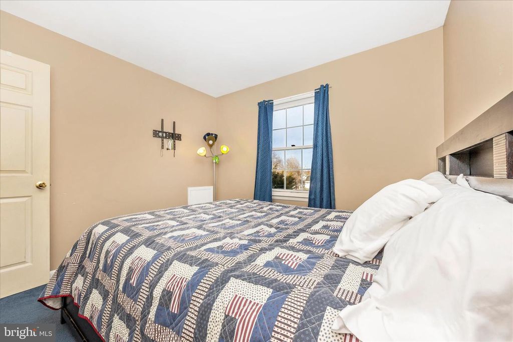 Image 13 of property listing at 274 LONGFORD DR, Frederick, MD 21702