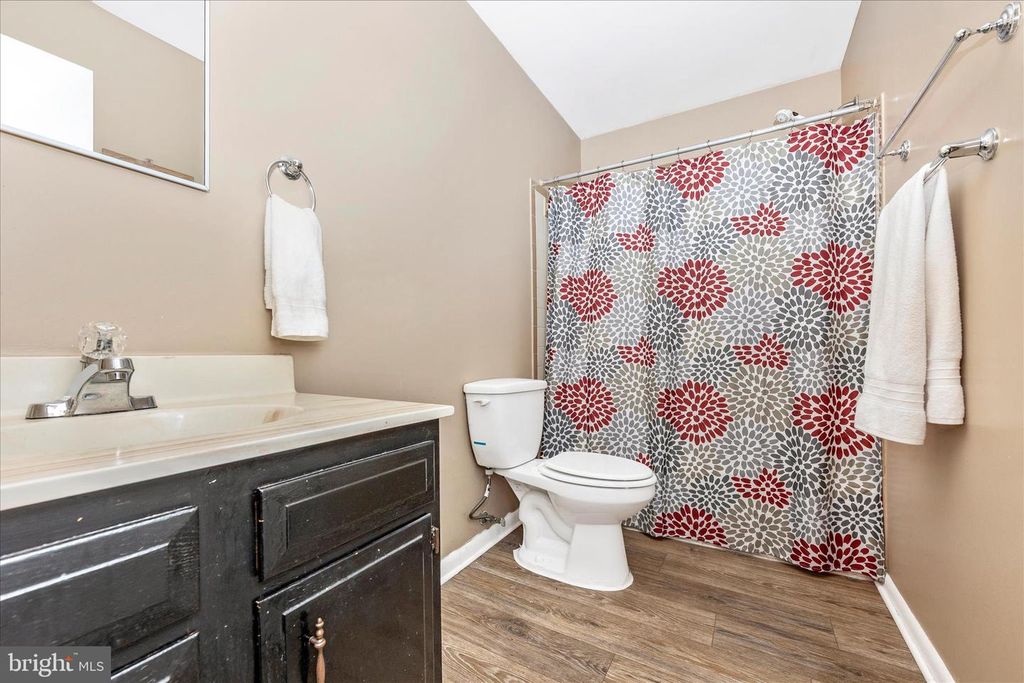 Image 15 of property listing at 274 LONGFORD DR, Frederick, MD 21702