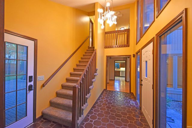 10018 Woodstream Drive, Fort Wayne, IN 46804