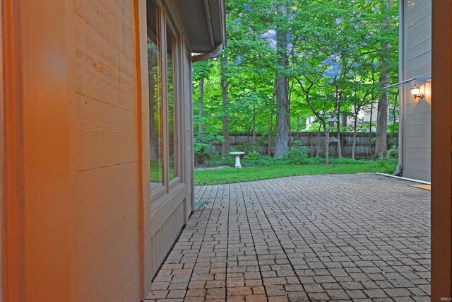 10018 Woodstream Drive, Fort Wayne, IN 46804