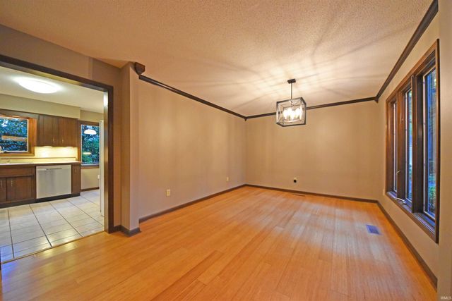 10018 Woodstream Drive, Fort Wayne, IN 46804