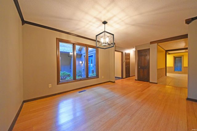10018 Woodstream Drive, Fort Wayne, IN 46804