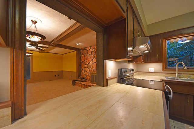 10018 Woodstream Drive, Fort Wayne, IN 46804