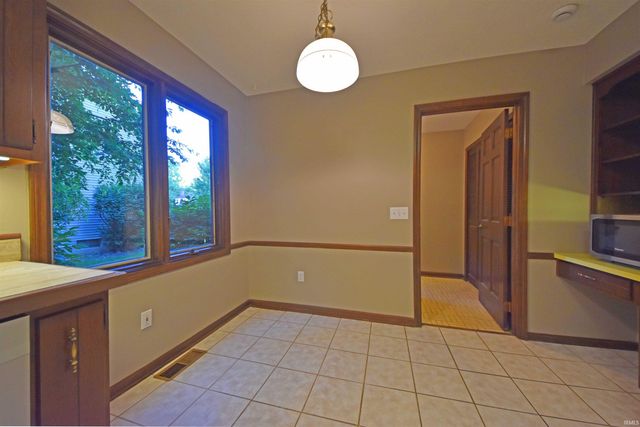 10018 Woodstream Drive, Fort Wayne, IN 46804
