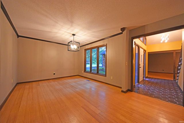 10018 Woodstream Drive, Fort Wayne, IN 46804