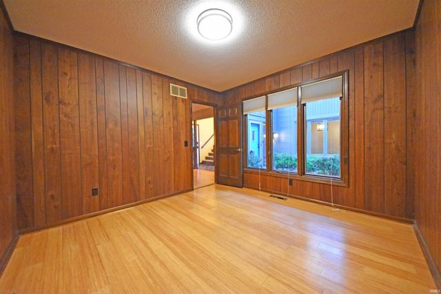 10018 Woodstream Drive, Fort Wayne, IN 46804