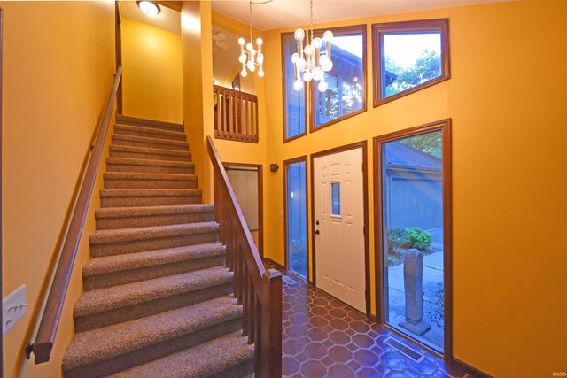 10018 Woodstream Drive, Fort Wayne, IN 46804