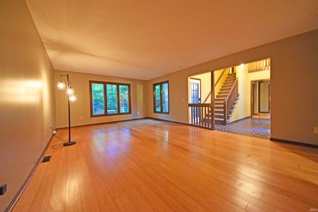 10018 Woodstream Drive, Fort Wayne, IN 46804